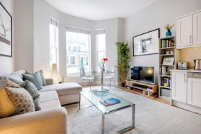 Contemporary Clapham home near Wandsworth Common by UndertheDoormat